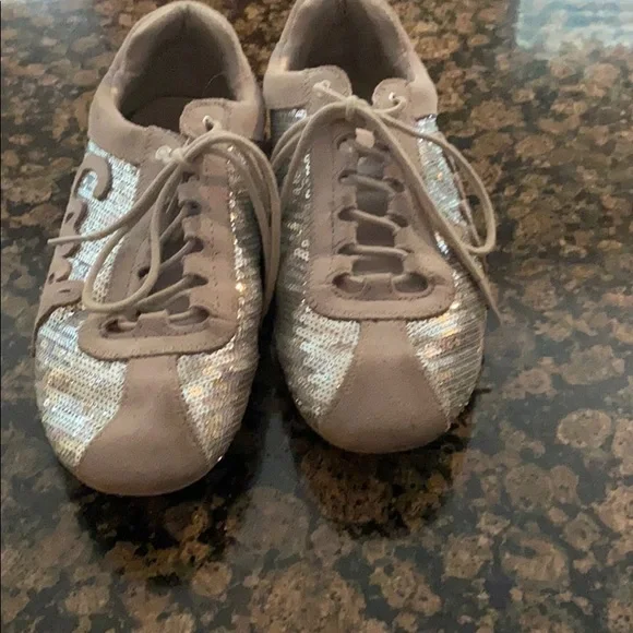 Coach sequins white/silver size 8 gently worn - Picture 2 of 5